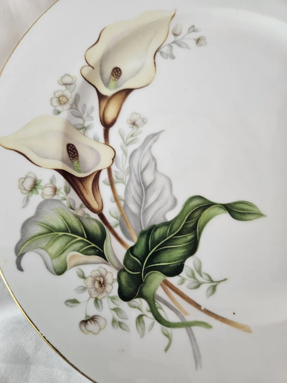 Elegant White Floral Dinner Plate with Green Calla Lily Motif, Made In Japan
